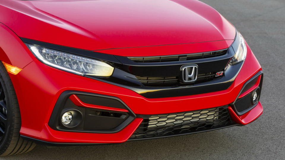圖／位置更低的保險桿，搭配高亮黑色烤漆霧燈飾框，這些細節都為2020 Honda Civic Si增加更多侵略感。