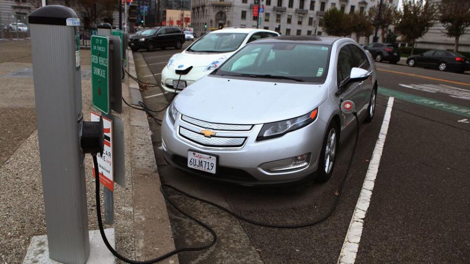 electric cars use a charging station with level 2 chargers