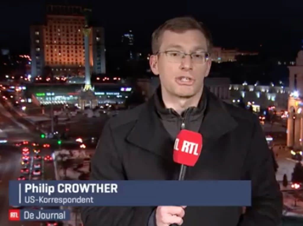 Reporter Philip Crowther praised after reporting in six different languages (Twitter / Philip Crowther / vu Kiew)
