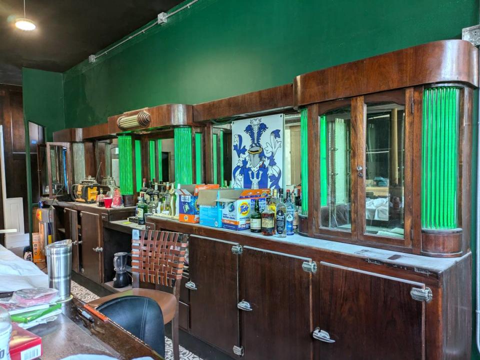 A look at the 1930s Art Deco bar at The Harp Pub