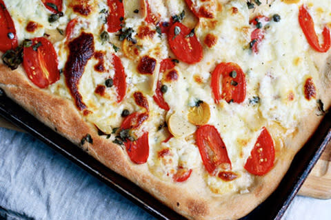 Simple Summer Pizza with Fresh Mozzarella and Tomatoes