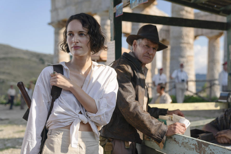 En esta imagen proporcionada por Lucasfilm, Phoebe Waller-Bridge, izuiqerda, y Harrison Ford en una escena de "Indiana Jones and the Dial of Destiny". (Lucasfilm Ltd. vía AP)