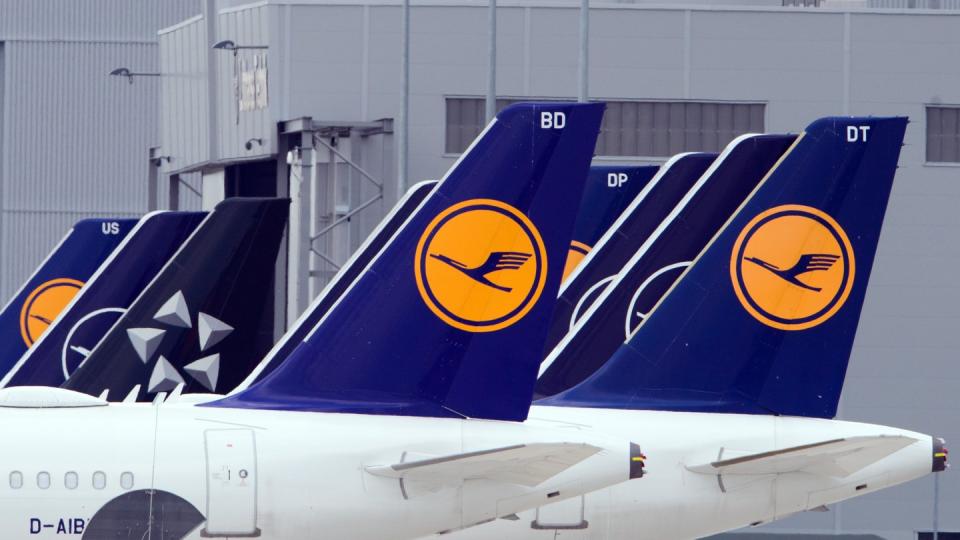 Neben den bereits angekündigten 22.000 Stellen stehen bei der Lufthansa weitere 3000 Jobs zur Disposition.