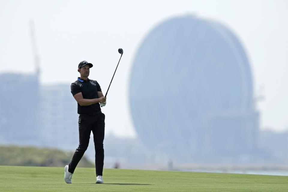 Henrik Stenson of Sweden plays a ball on the 18th hole during the first round of Abu Dhabi HSBC Golf Championship, in Abu Dhabi, United Arab Emirates, Thursday, Jan. 19, 2023. (AP Photo/Kamran Jebreili)