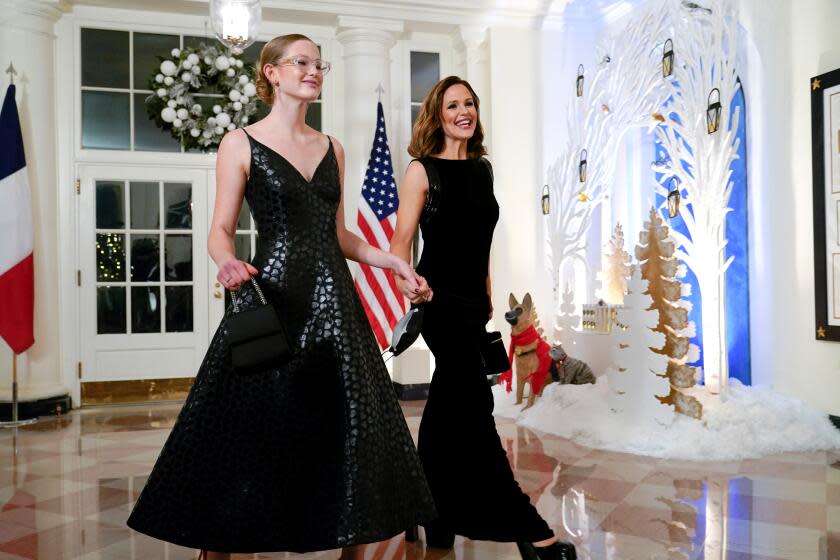 Jennifer Garner arrives with daughter Violet Affleck, both in black gowns, at a White House dinner on Dec. 1, 2022