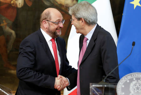 Italian Prime Minister Paolo Gentiloni and Germany's Social Democratic Party candidate for chancellor Martin Schulz shakes hands at the end of a news conference at Chigi Palace in Rome, Italy, July 27, 2017. REUTERS/Max Rossi