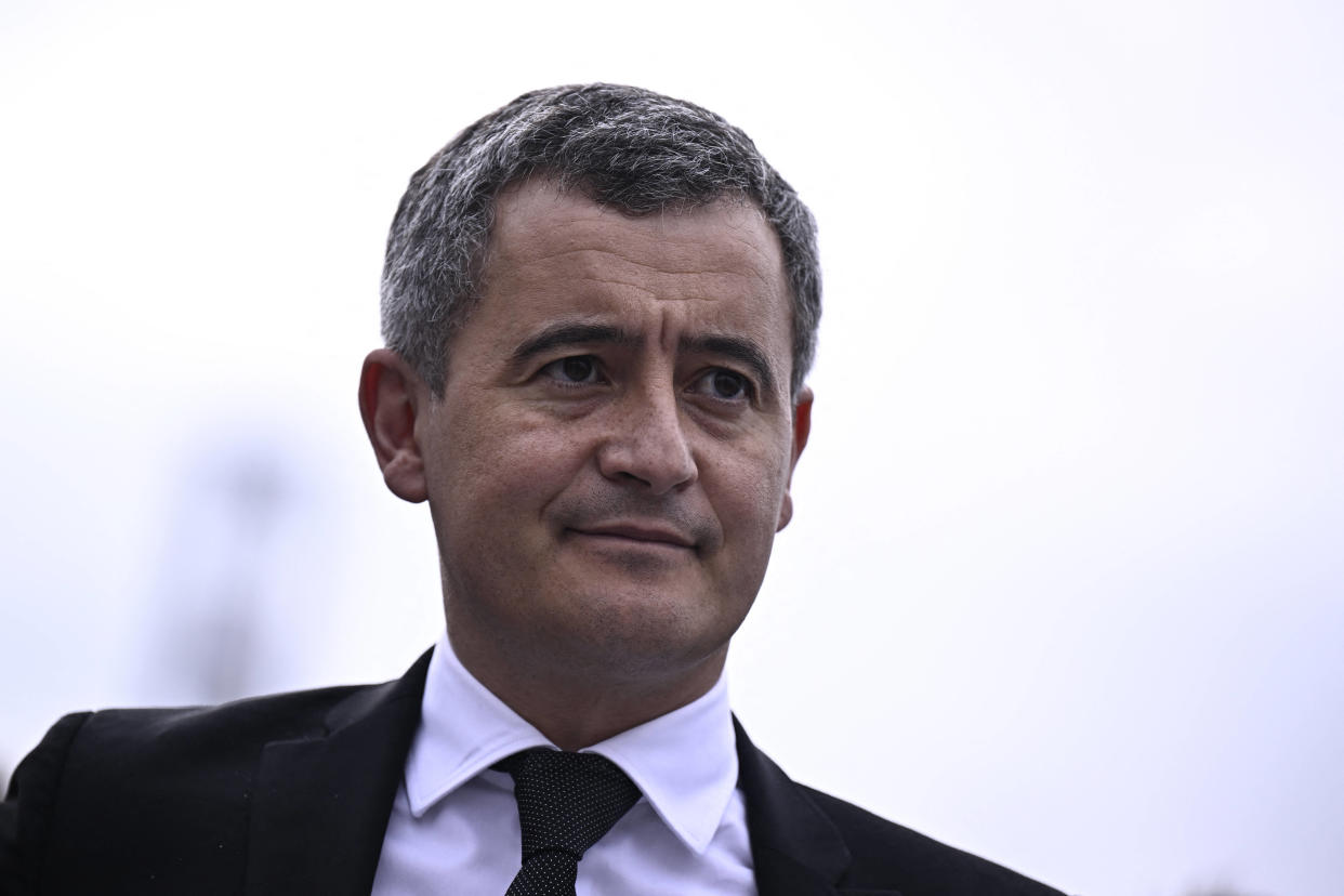 Gérald Darmanin photographié lors d’une opération « place nette XXL » à  Saint-Denis, samedi 30 mars.