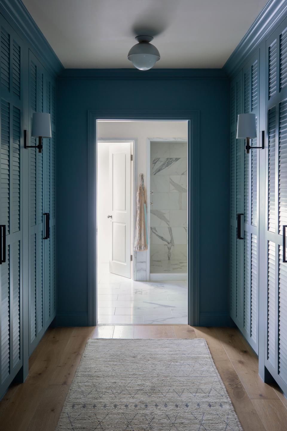 While much of the house has kept decoration relatively plain, this dressing room, located between the master suite and bathroom, was given the flash treatment and painted an inky blue.