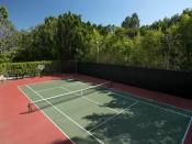 <p>Y por supuesto no podía faltar una pista de tenis privada.<br><br>Foto: <a rel="nofollow noopener" href="https://www.coldwellbankerhomes.com/ca/beverly-hills/1011-n-beverly-dr/pid_27064836/" target="_blank" data-ylk="slk:Coldwell Banker Residential Brokerage;elm:context_link;itc:0;sec:content-canvas" class="link ">Coldwell Banker Residential Brokerage</a> </p>