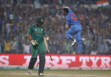 Cricket - India v Pakistan- World Twenty20 cricket tournament - Kolkata, 19/03/2016. Hardik Pandya celebrates taking the wicket of Pakistan's captain Shahid Afridi. REUTERS/Rupak De Chowdhuri