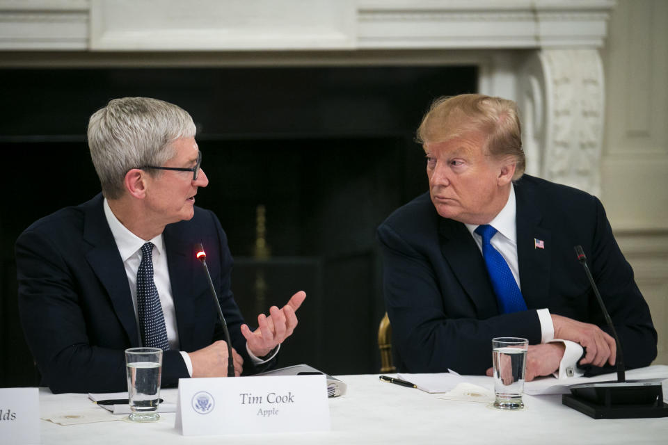 Apple CEO Tim Cook speaks with President Trump listens during a meeting in the State Dining Room of the White House, March 6, 2019. (Photo: Al Drago/Bloomberg via Getty Images