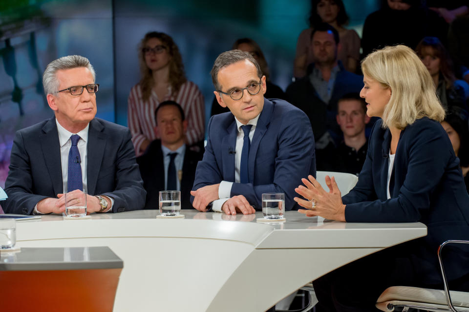 Heiko Maas (m.) findet, seine Partei dürfe sich nicht wie ein „trotziges Kind“ benehmen. (Bild: ZDF/Svea Pietschmann)