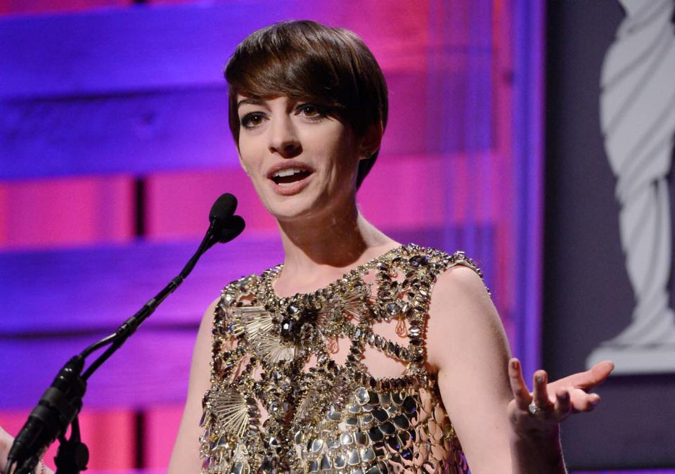 Anne Hathaway en los premios de los vestuaristas de Hollywood