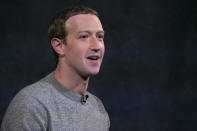 Si deve accontentare del quinto posto Mark Zukerberg, con 79,4 miliardi di dollari. (AP Photo/Mark Lennihan)