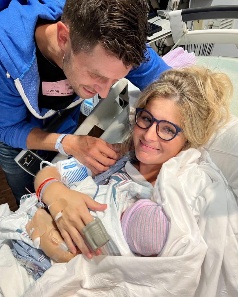 Bringing Up Bates Erin Bates Welcomes Baby No 6 With Chad Paine