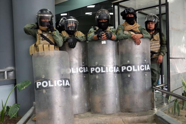Paro en la mayor región boliviana cierra con choques entre civiles y policías