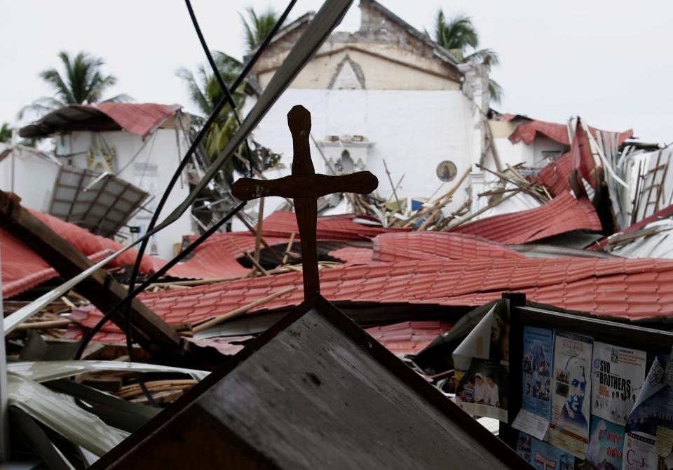 Quake in central Philippines 10-16-13