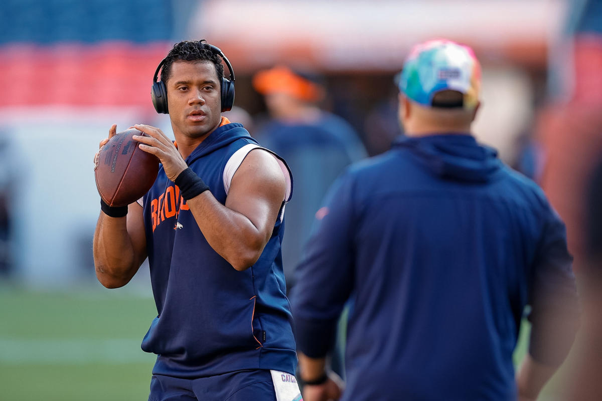 Denver Broncos QB Russell Wilson has Torn Lat in Throwing Shoulder - Sports  Illustrated Mile High Huddle: Denver Broncos News, Analysis and More