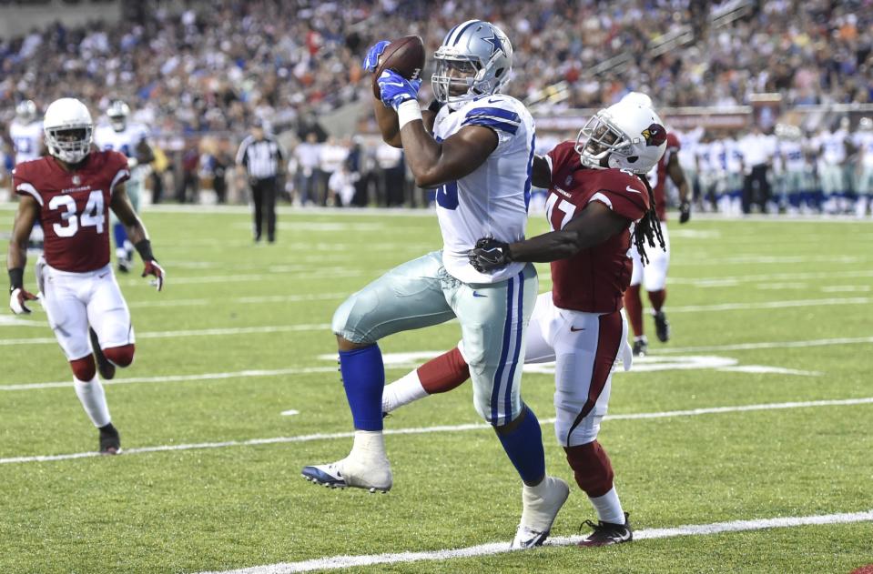 Dallas Cowboys tight end Rico Gathers (80) catches a 26-yard touchdown pass during Thursday&#39;s Hall of Fame game. (AP)