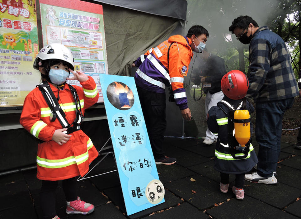 4月17日上午在慈濟中壢志業園區舉辦「慈濟&波力救援小英雄防災親子總動員」，大小朋友親子互動闖關。