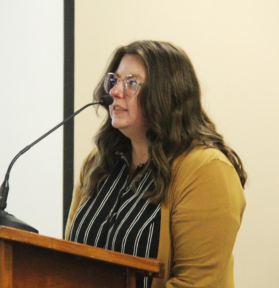 Mary Jones, Main Street manager, explains the Mayors' Monarch Pledge to the Pontiac City Council at its meeting on Monday.