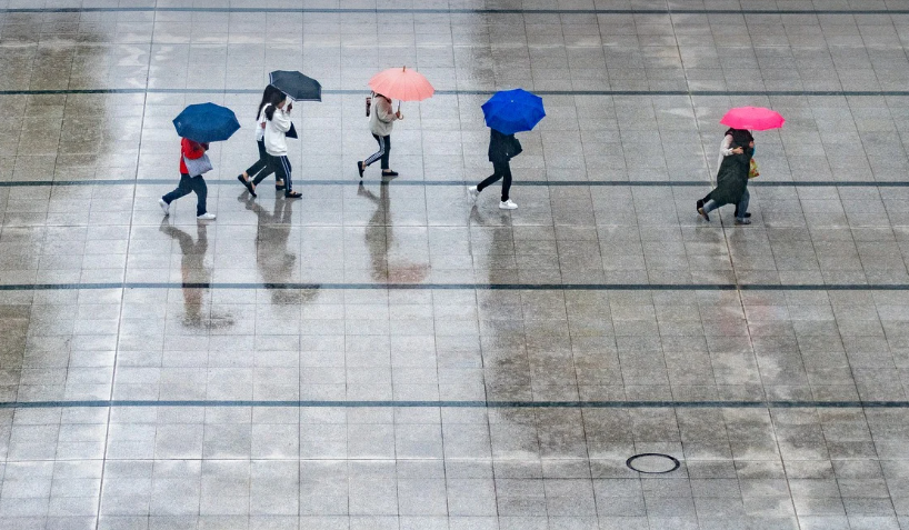 下週二至週四（21至23日）西南風增強、配合梅雨季第3波滯留鋒徘徊，慎防局部短暫陣雨或雷雨。（示意圖／翻攝自pixabay）