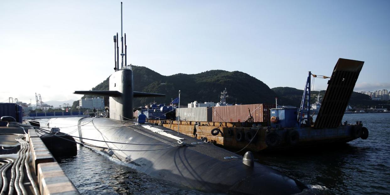 us ballistic missile submarine uss kentucky visits south korea