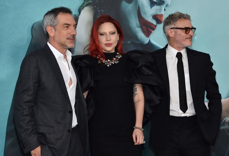 A la postal de los protagonistas de Joker 2: Folie a Deux, Joaquin Phoenix y Lady Gaga, se sumó Todd Phillips, el director del film. El trío logró un trabajo admirable en la gran pantalla