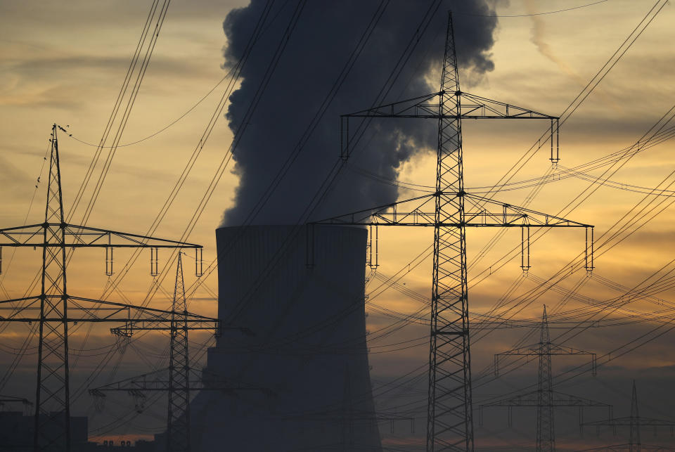 General view of the Uniper coal power plant in Hanau, Germany, early morning November 23, 2016.   REUTERS/Kai Pfaffenbach