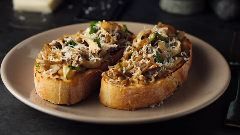 Mushroom toast