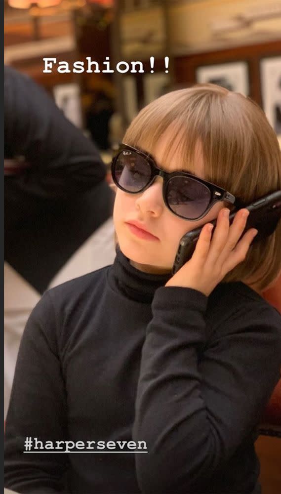 Twinning! Victoria Beckham’s Daughter Harper Is Anna Wintour’s Mini-Me at Fashion Show