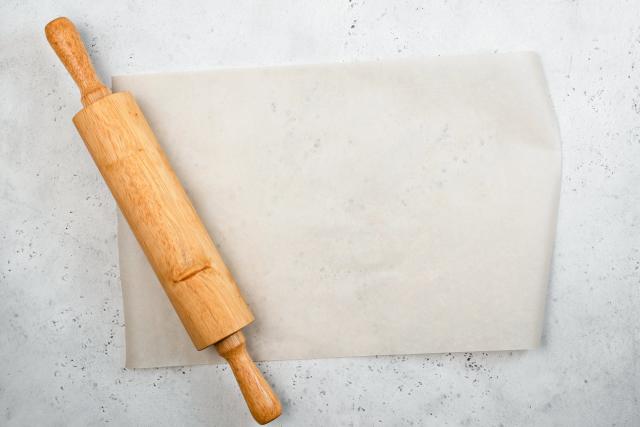 Greaseproof Paper rolled to cover dough - 111440