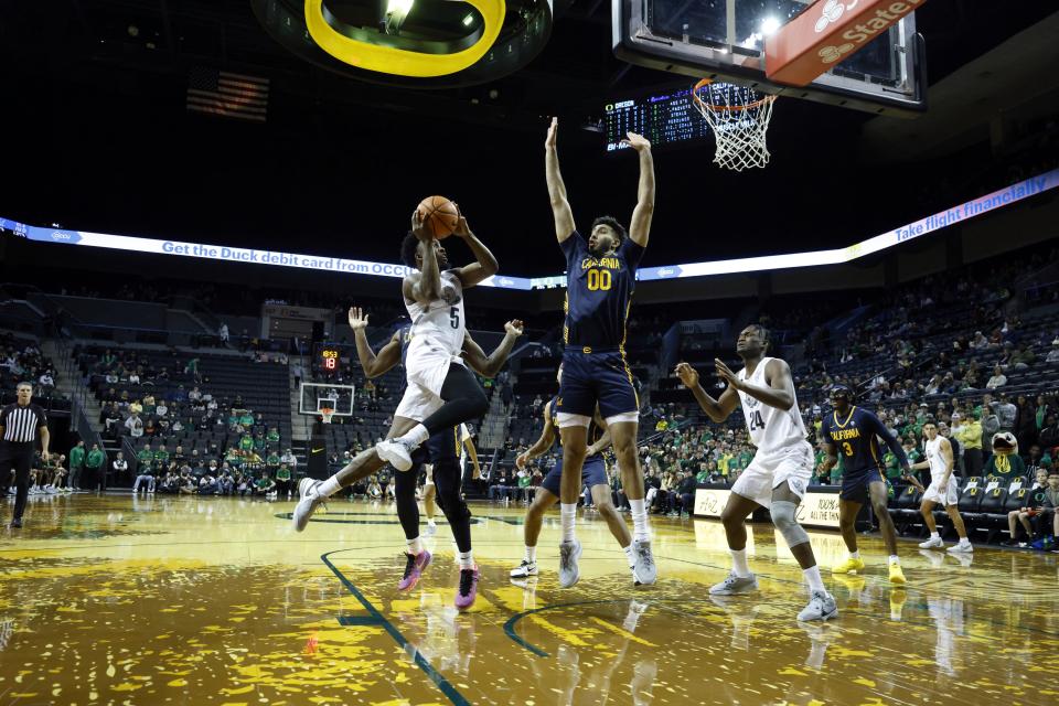 Oregon guard Jermaine Couisnard (5) shoots against California forward Fardaws Aimaq (00) during the first half of an NCAA college basketball game in Eugene, Ore., Saturday, Jan. 13, 2024. (AP Photo/Thomas Boyd)
