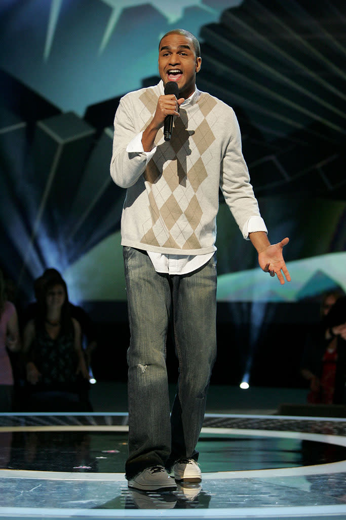 Jared Cotter performs in front of the judges on the 6th season of American Idol.