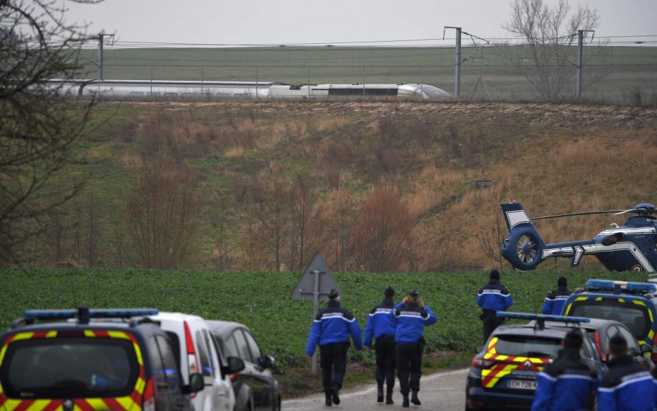 Gendarmes arrive near the scene of the derailment close to Inhenheim - Patrick Hertzog/AFP