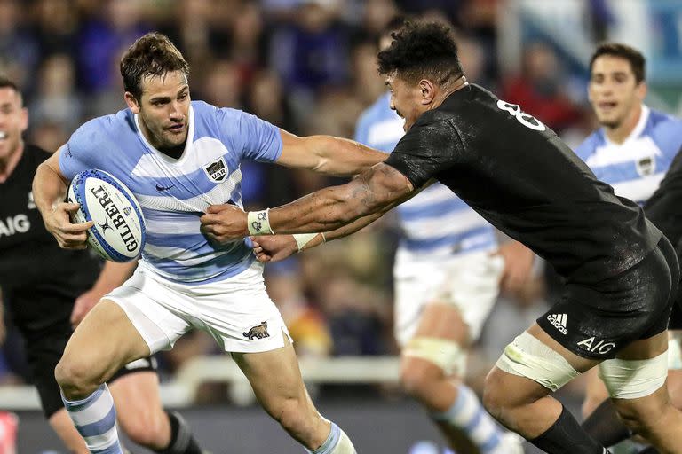 Nicolas Sanchez en el partido contra los All Blacks