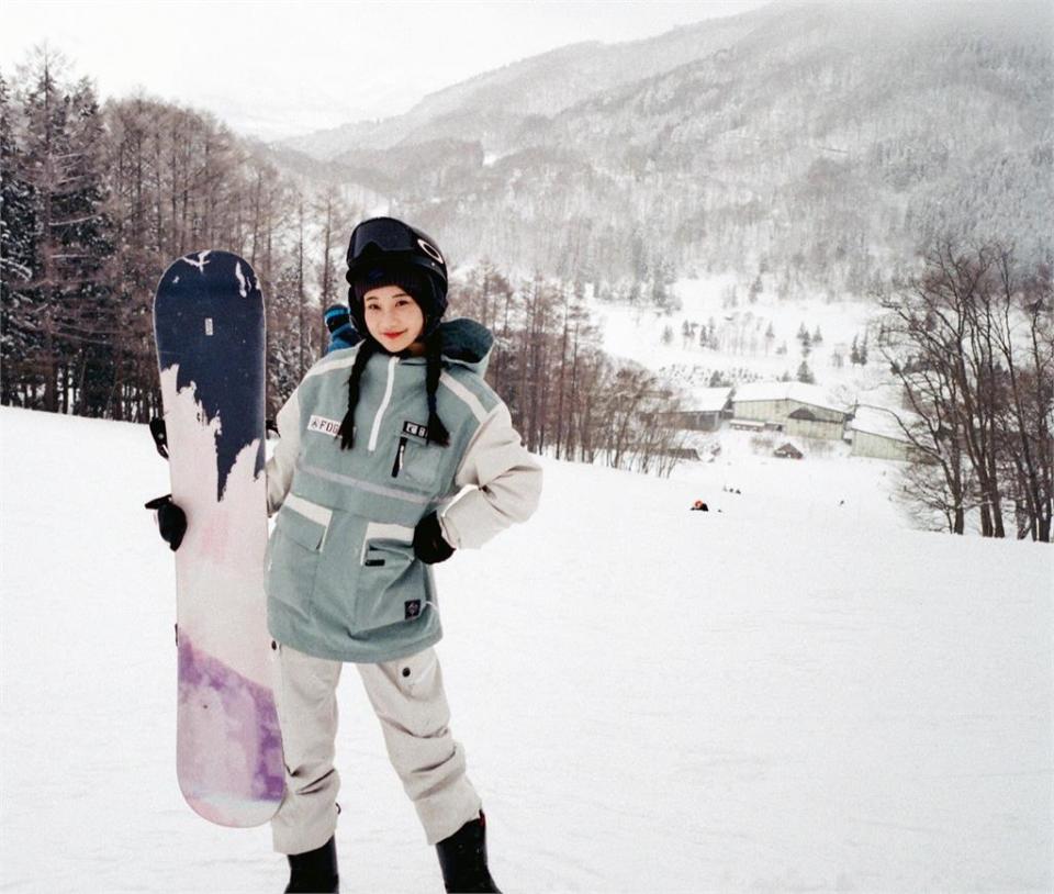 愛莉莎莎分手後「還與前男友滑雪」！她躲旅館大哭：在努力調適心情