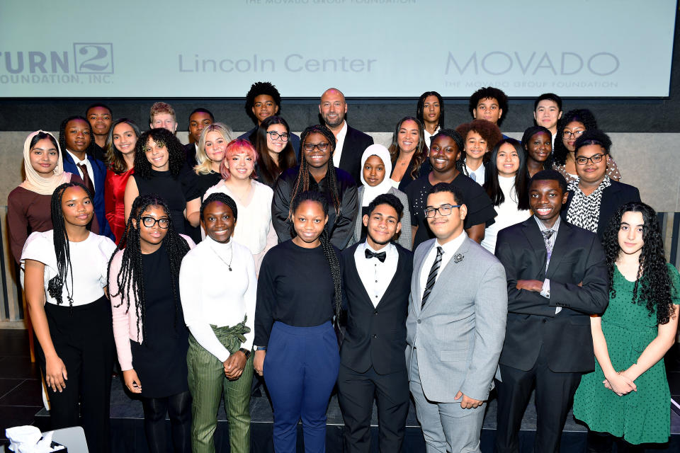 NUEVA YORK, NUEVA YORK - 4 DE DICIEMBRE: Invitado con Derek Jeter en su Turn 2 Foundation, "Noche de Descubrimiento"  Organizado por Movado en Lincoln Center el 4 de diciembre de 2022 en la ciudad de Nueva York.  (Foto de Noam Galai/Getty Images para Movado)