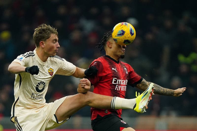 AC Milan's Noah Okafor (R) and AS Roma's Dean Huijsen battle for the ball during the Italian Serie A soccer match between AC Milan and AS Roma at San Siro Stadium. Spada/LaPresse via ZUMA Press/dpa