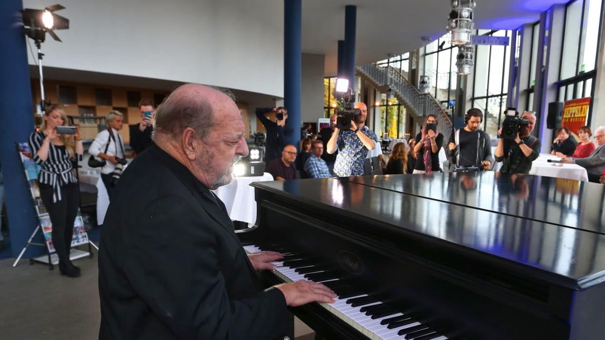 Der Mann am Klavier: Ralph Siegel feiert seinen 75. Geburtstag.