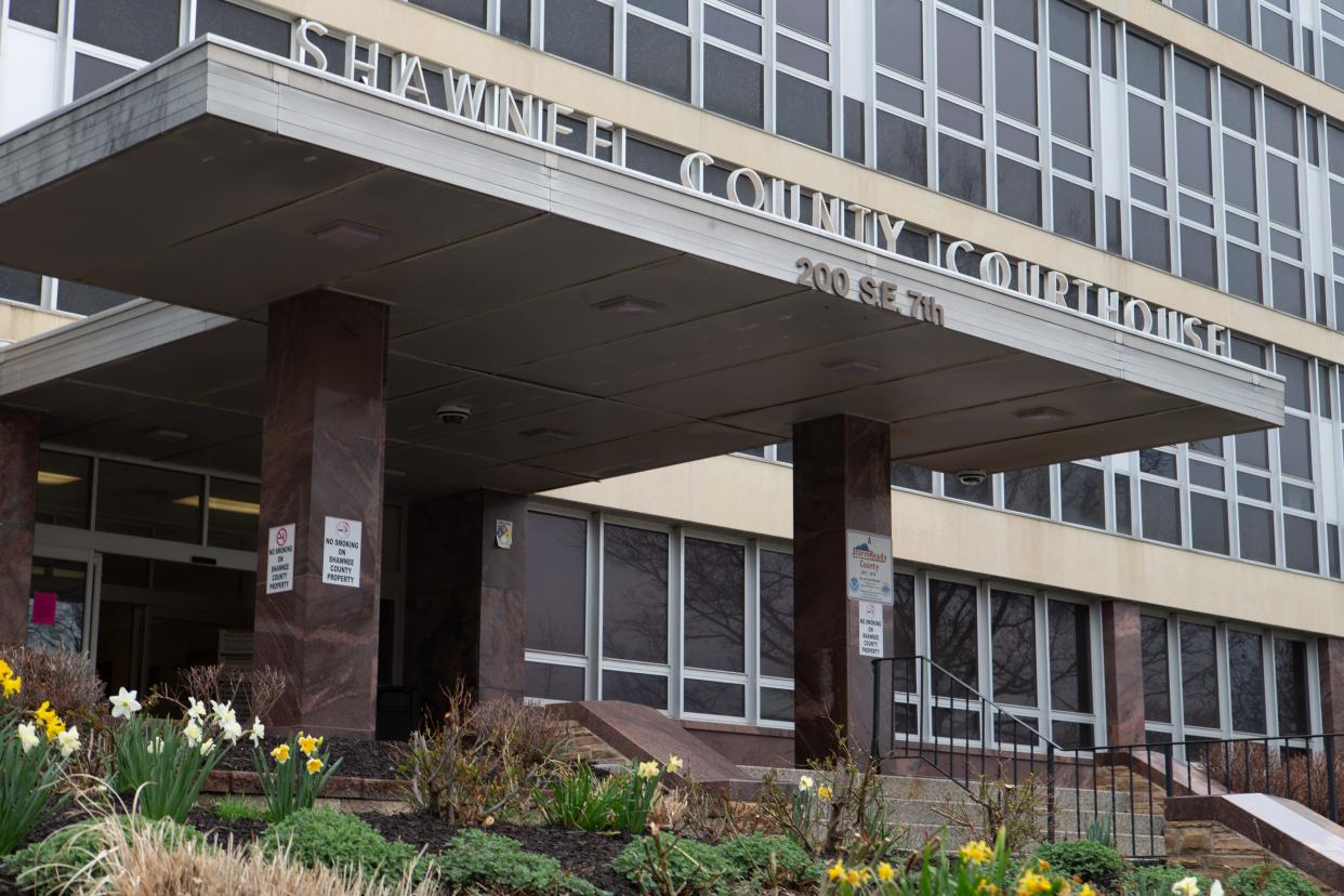 The Shawnee County Commission voted Thursday to pay a construction company as much as $14,483,333 to renovate the Shawnee County Courthouse.