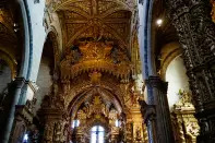 <p>El precio para ver esta espectacular iglesia es de ocho euros. Abre todos los días del año desde las 9:00 hasta las 18:00 (hasta las 19:00 en agosto) y la taquilla se encuentra al otro lado de la plaza en la que está situada. (Foto: Getty Images).</p> 