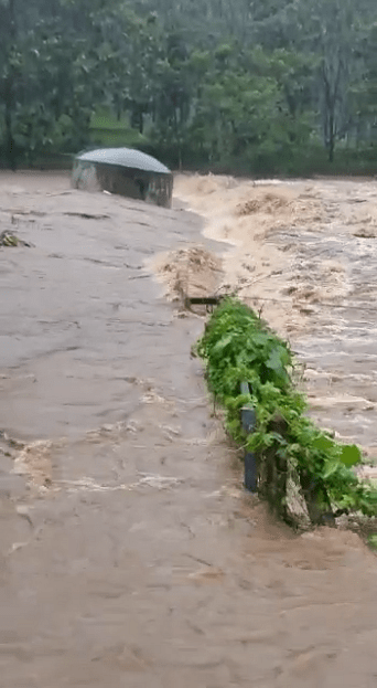 <div class="paragraphs"><p>Water storage tank washed away by Manimala River in Kerala's Kottayam</p></div>