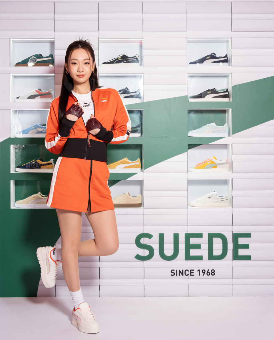 Julia 吳卓源興奮表示：穿著相同PUMA75周年限定系列，真的很酷！圖片來源：PUMA