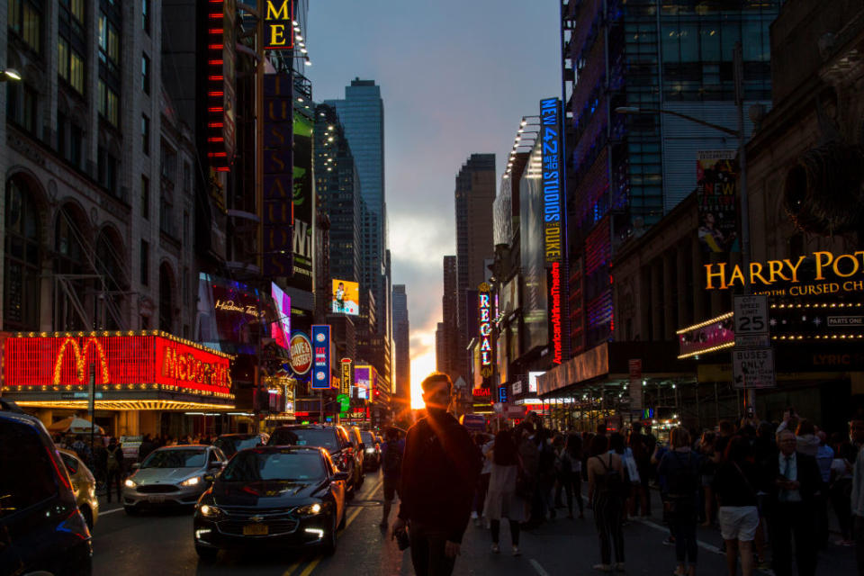 NYC experiences ‘Manhattanhenge’ as sun lines up perfectly with city streets