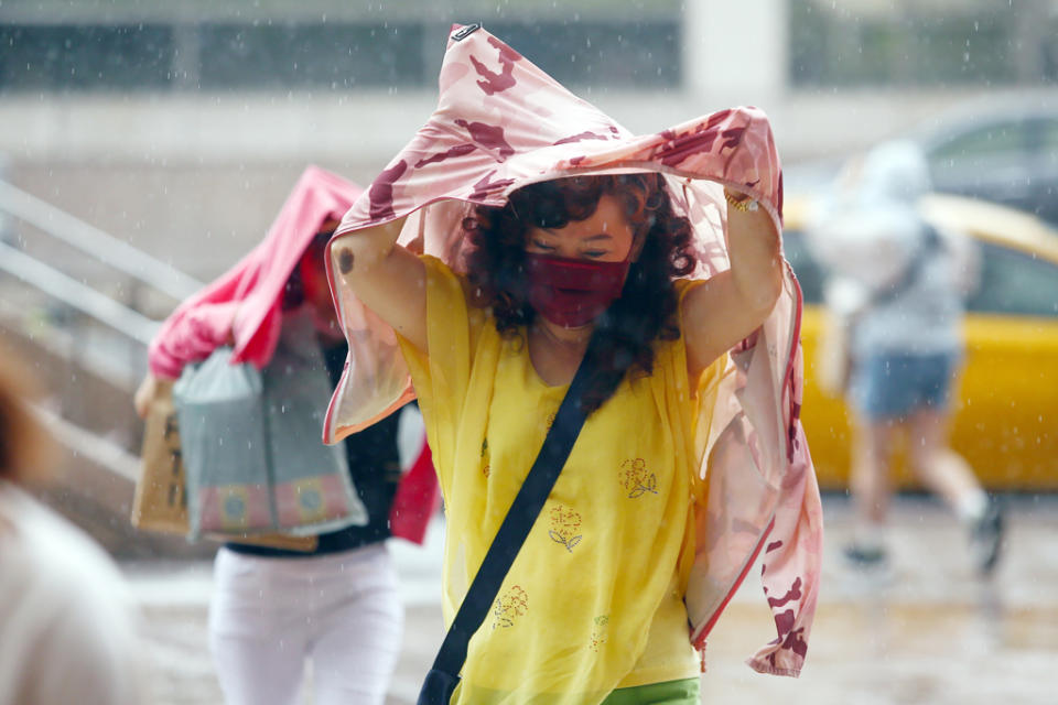 午後對流雲系發展旺盛，易有短延時強降雨。（鄧博仁攝）