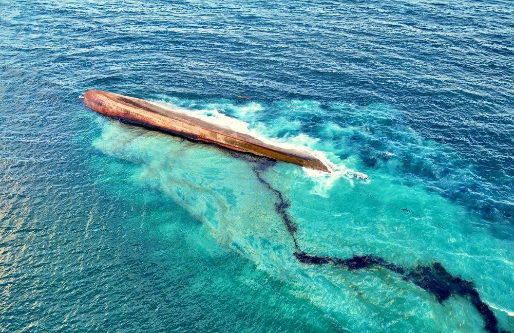  A massive oil spill from an overturned vessel off the coast of Trinidad and Tobago is 