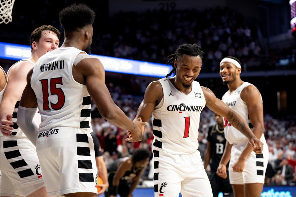 The Cincinnati Bearcats play Houston on Saturday.