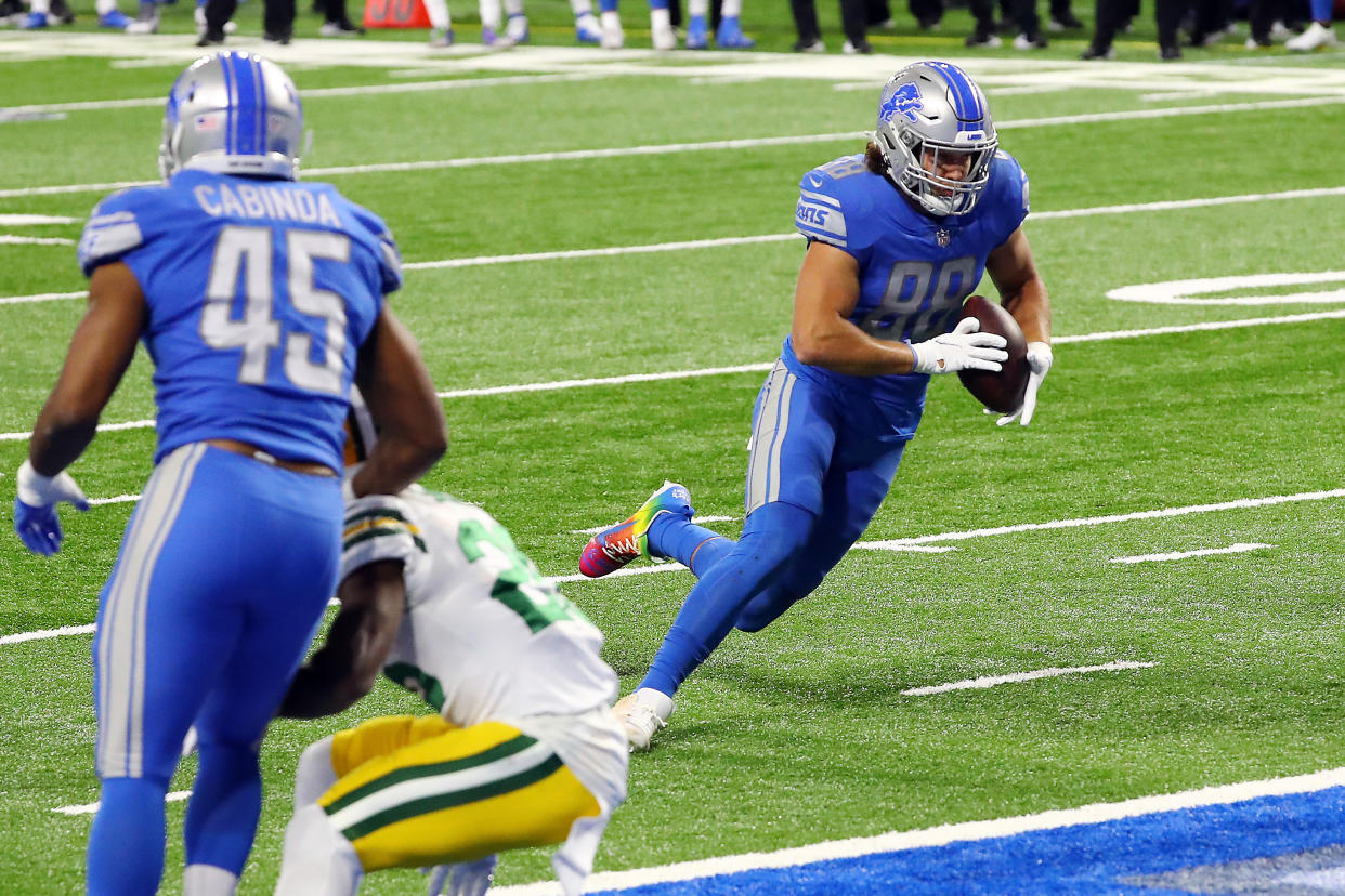 DETROIT, MICHIGAN - DECEMBER 13: T.J. Hockenson #88 of the Detroit Lions scores a 1-yard receiving touchdown during the first quarter against the Green Bay Packers at Ford Field on December 13, 2020 in Detroit, Michigan. (Photo by Rey Del Rio/Getty Images)