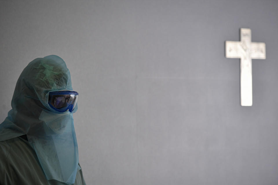 A member of the medical team treats a patient with coronavirus in the ICU department of the Clinica Universitaria, in Pamplona, northern Spain, Tuesday, Feb. 2, 2021. Spain's virus expert for the coronavirus pandemic says infections in the country are losing steam but that the contagion curve needs to be bent much further to safeguard the health system. (AP Photo/Alvaro Barrientos)